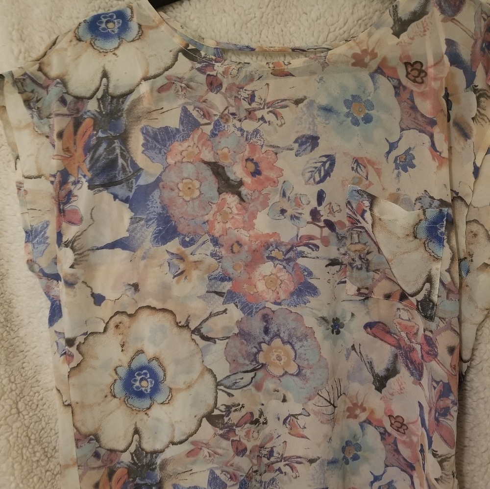 3/$15 Light weight boxy top